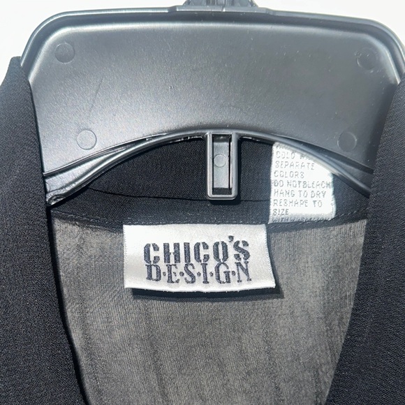 Black and Red Casual Button Down‎ Shirt with Abstract Patterns - Picture 3 of 5